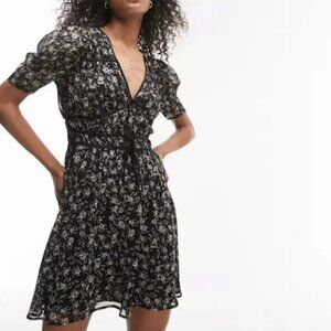 Topshop Tie Front Gathered Tea Dress In Mono Floral Print